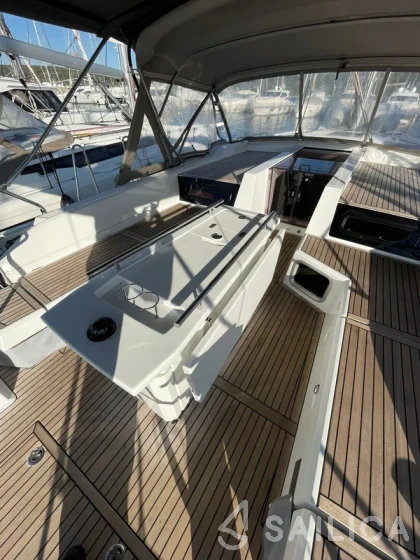Oceanis 51.1 - Yacht Charter Sailica