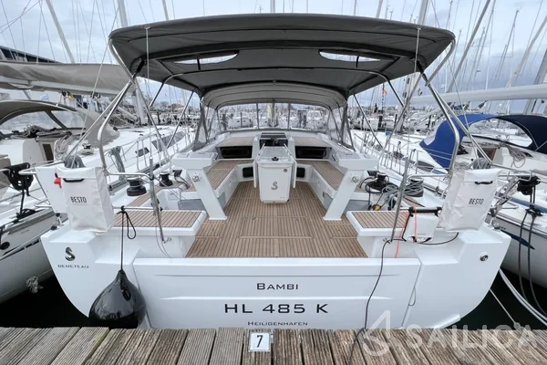 Oceanis 51.1 - Yacht Charter Sailica