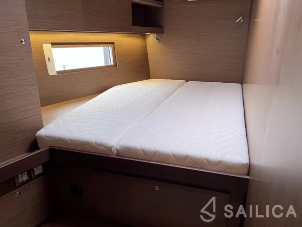 Oceanis 51.1 - Yacht Charter Sailica
