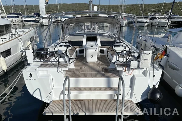 Oceanis 51.1 - Yacht Charter Sailica