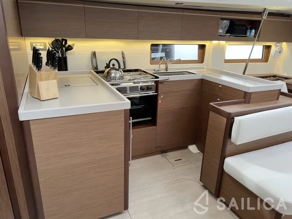 Oceanis 51.1 - Yacht Charter Sailica