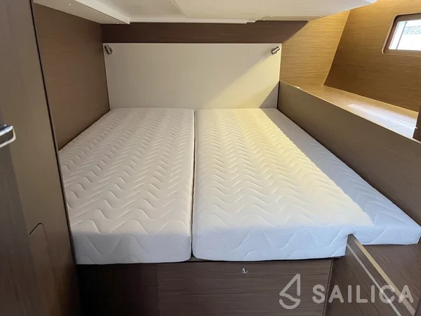 Oceanis 51.1 - Yacht Charter Sailica