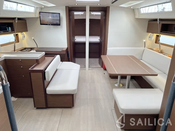 Oceanis 51.1 - Yacht Charter Sailica