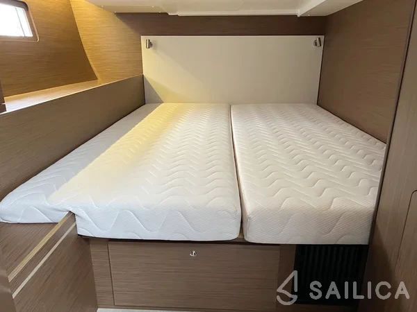 Oceanis 51.1 - Yacht Charter Sailica