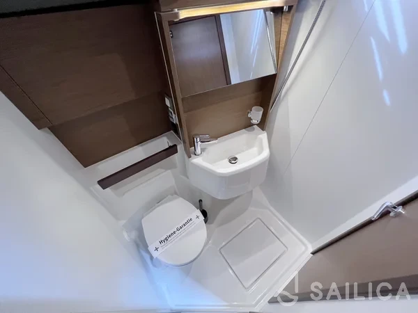 Oceanis 51.1 - Yacht Charter Sailica