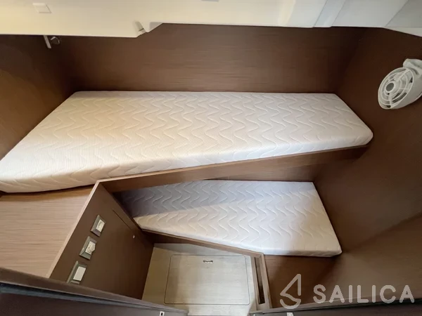 Oceanis 51.1 - Yacht Charter Sailica