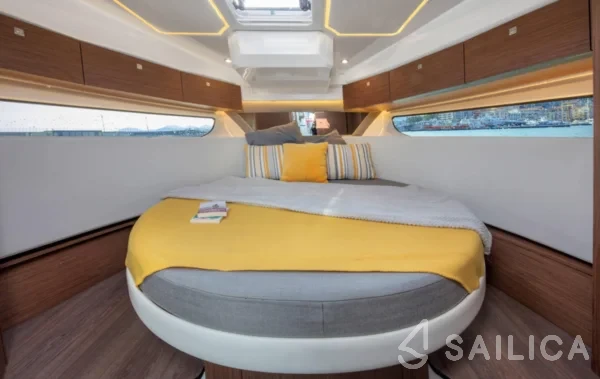 Merry Fisher 1095 - Yacht Charter Sailica