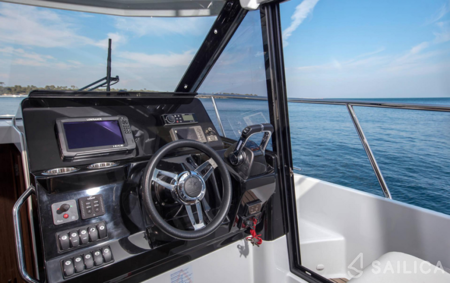 Merry Fisher 1095 - Yacht Charter Sailica
