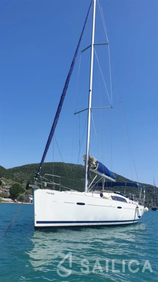 Oceanis 43 - Yacht Charter Sailica