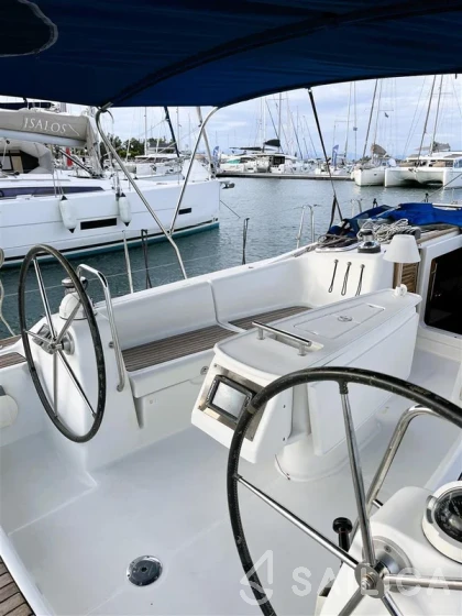 Oceanis 43 - Yacht Charter Sailica