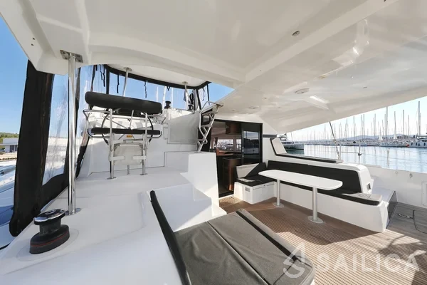 Lagoon 42 - Yacht Charter Sailica