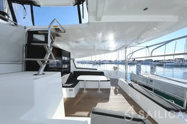 Lagoon 42 - Yacht Charter Sailica