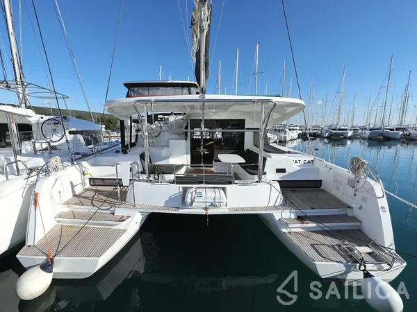 Lagoon 42 - Yacht Charter Sailica