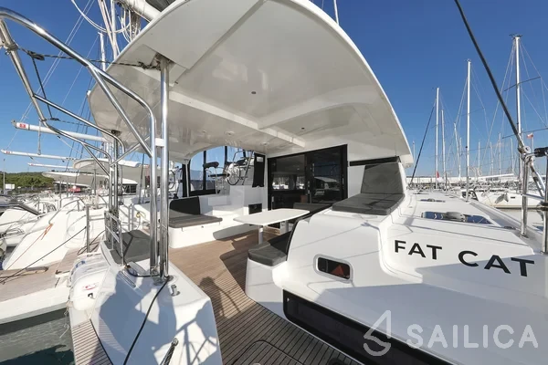 Lagoon 42 - Yacht Charter Sailica