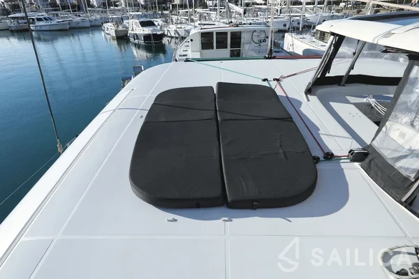 Lagoon 42 - Yacht Charter Sailica