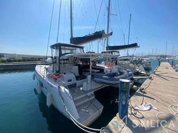 Lagoon 42 - Yacht Charter Sailica