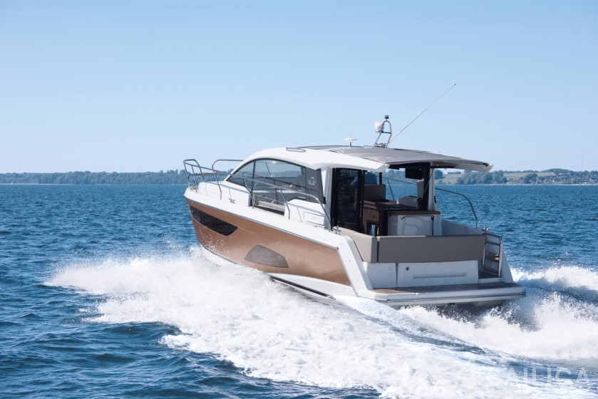Sealine C330 - Yacht Charter Sailica