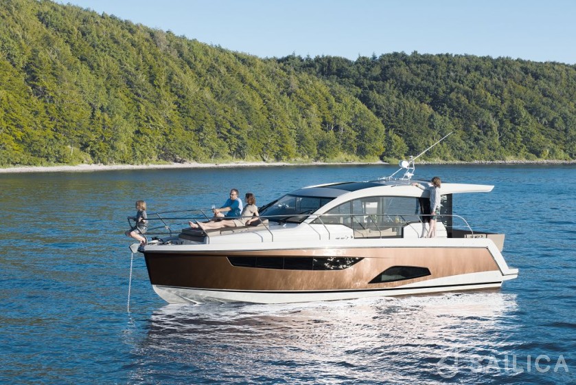 Sealine C330 - Yacht Charter Sailica