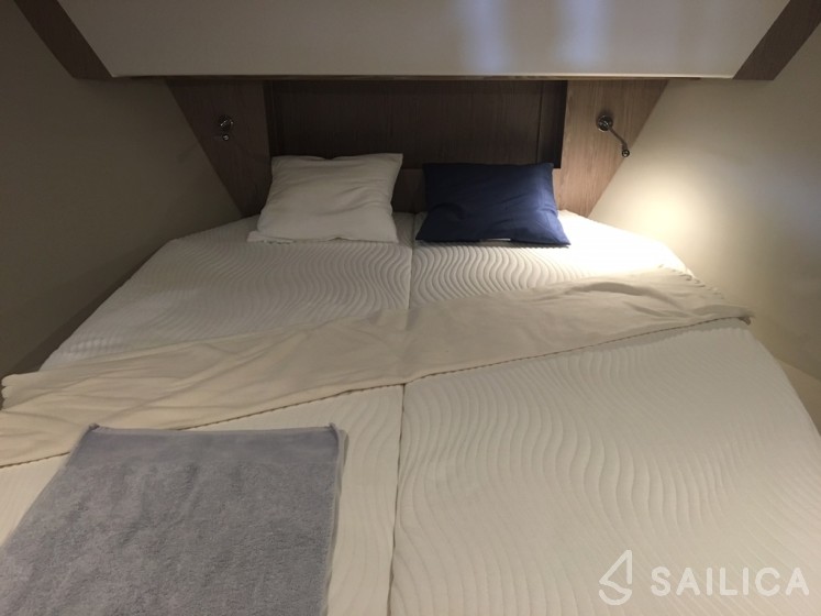 Sealine C330 - Yacht Charter Sailica