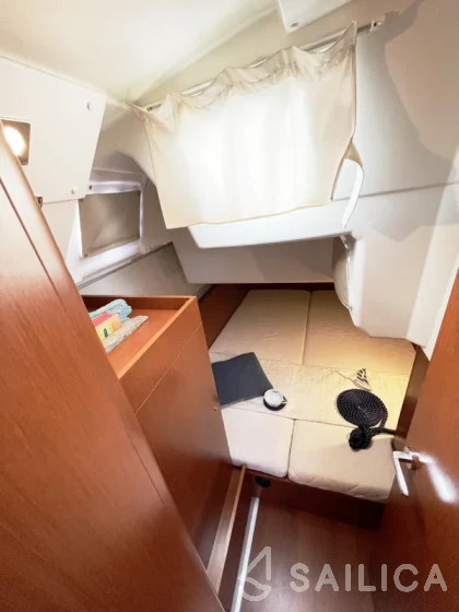 Oceanis 35.1 - Yacht Charter Sailica