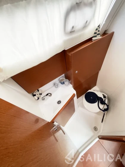 Oceanis 35.1 - Yacht Charter Sailica