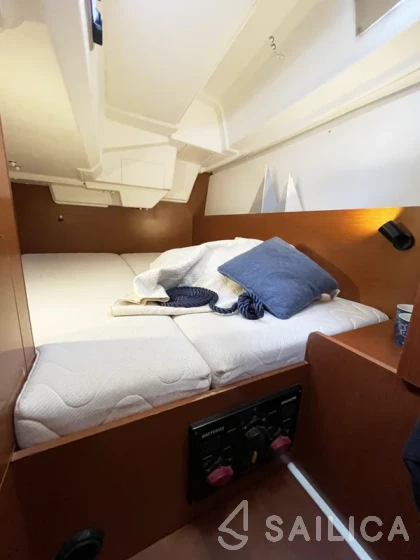Oceanis 35.1 - Yacht Charter Sailica