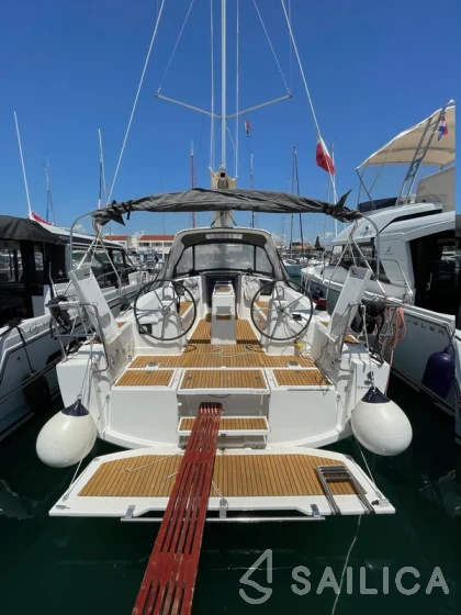 Oceanis 35.1 - Yacht Charter Sailica