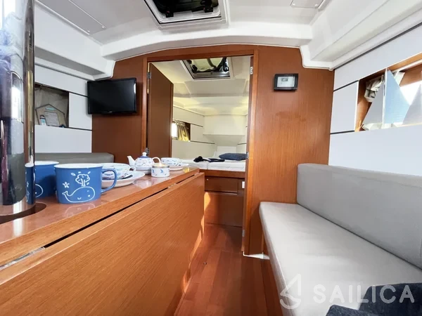 Oceanis 35.1 - Yacht Charter Sailica