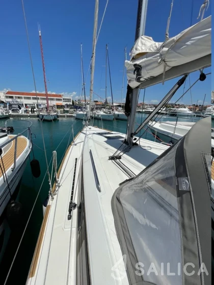 Oceanis 35.1 - Yacht Charter Sailica