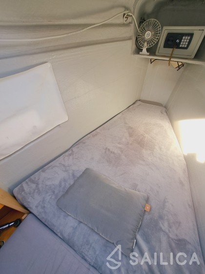 Lagoon 450  Flybridge - Yacht Charter Sailica