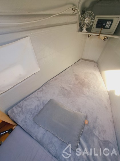 Lagoon 450  Flybridge - Yacht Charter Sailica