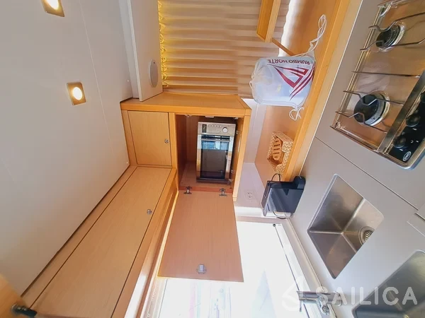 Lagoon 450  Flybridge - Yacht Charter Sailica