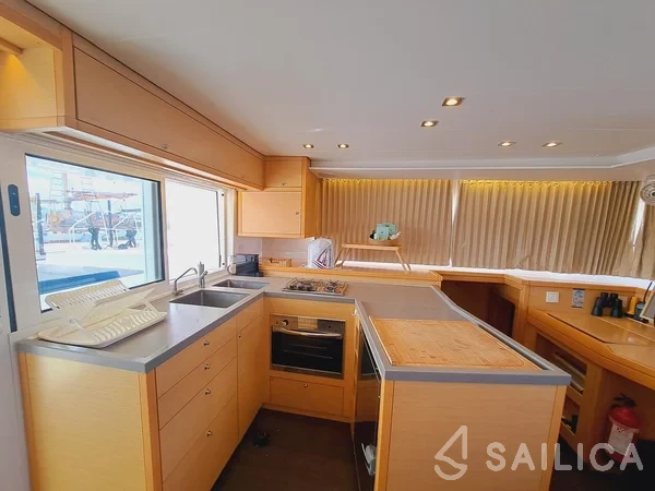Lagoon 450  Flybridge - Yacht Charter Sailica