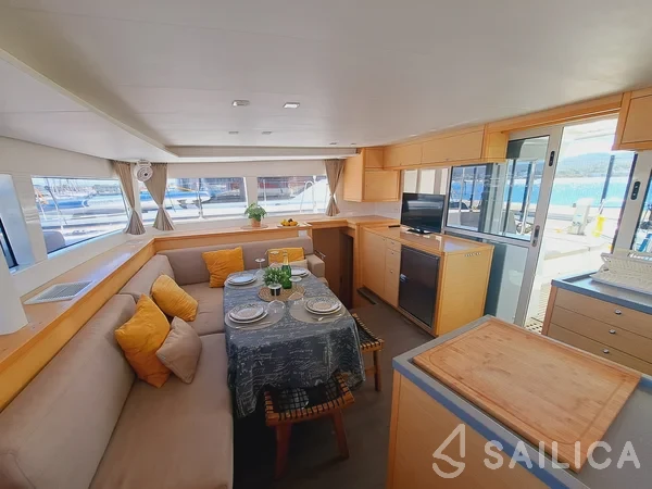 Lagoon 450  Flybridge - Yacht Charter Sailica