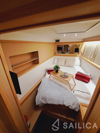 Lagoon 450  Flybridge - Yacht Charter Sailica