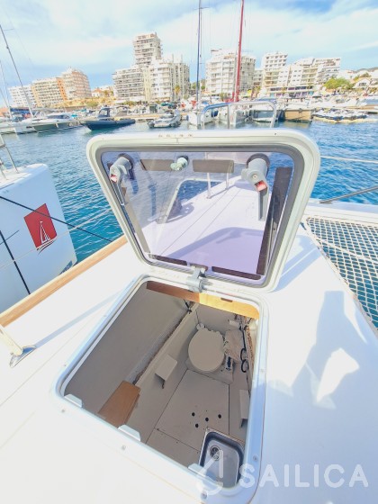 Lagoon 450  Flybridge - Yacht Charter Sailica