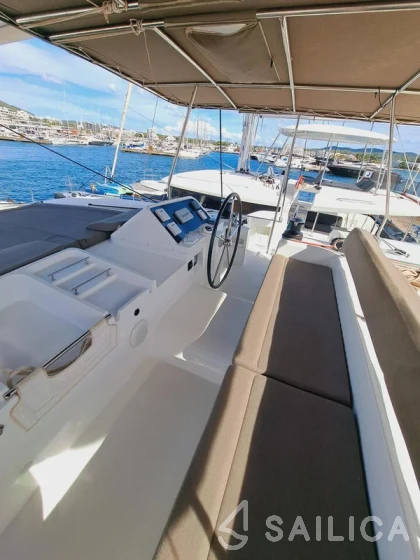 Lagoon 450  Flybridge - Yacht Charter Sailica