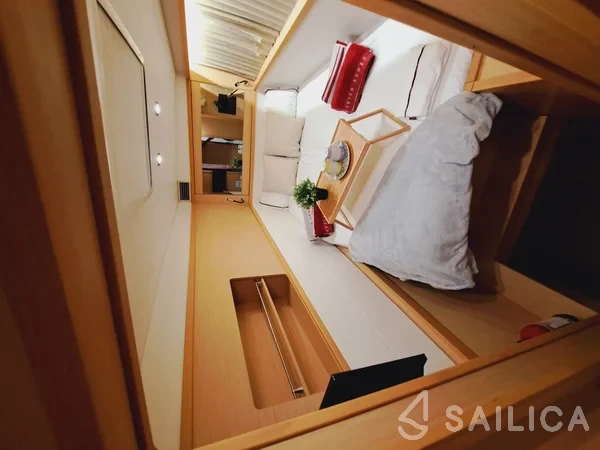 Lagoon 450  Flybridge - Yacht Charter Sailica