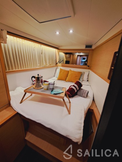 Lagoon 450  Flybridge - Yacht Charter Sailica