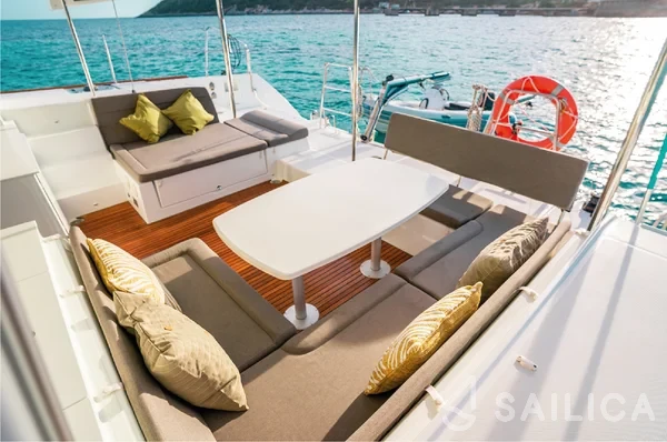 Lagoon 450  Flybridge - Yacht Charter Sailica