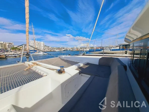 Lagoon 450  Flybridge - Yacht Charter Sailica