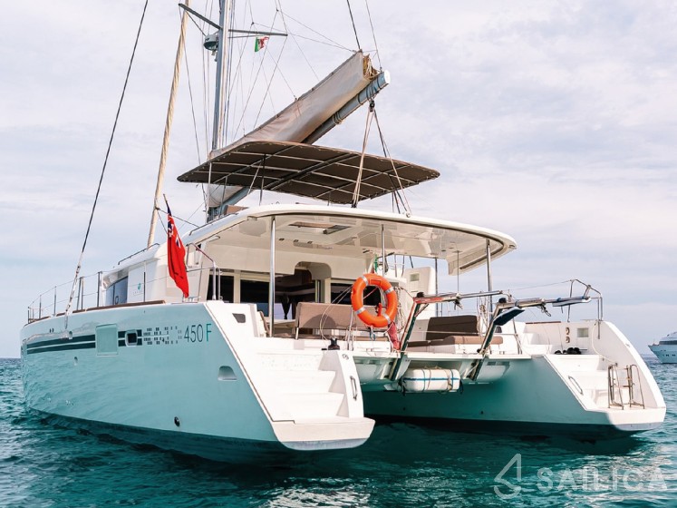 Lagoon 450  Flybridge - Yacht Charter Sailica