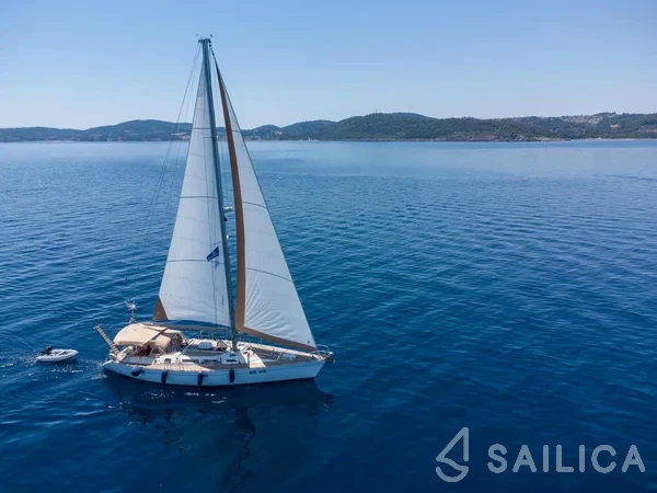Jeanneau 51 - Yacht Charter Sailica