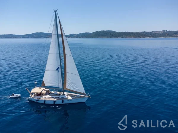 Jeanneau 51 - Yacht Charter Sailica