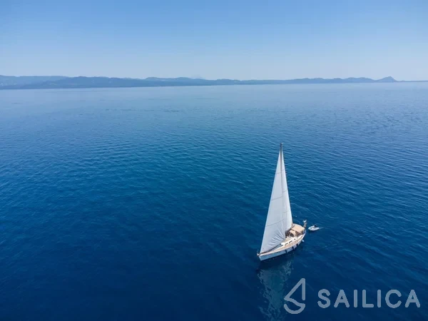Jeanneau 51 - Yacht Charter Sailica