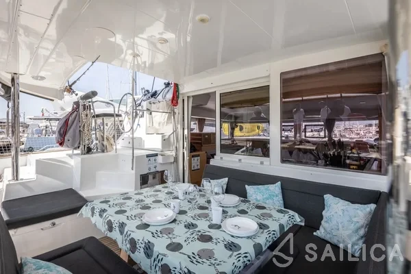Lagoon 400 S2 - Yacht Charter Sailica