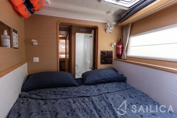 Lagoon 400 S2 - Yacht Charter Sailica
