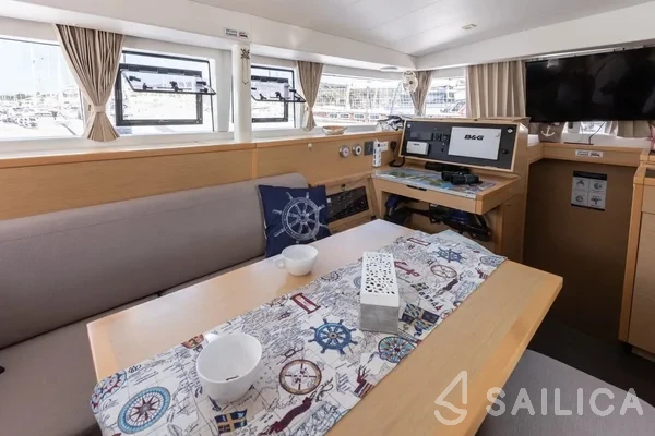 Lagoon 400 S2 - Yacht Charter Sailica