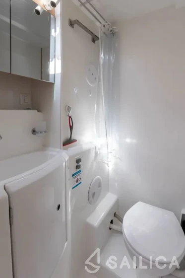 Lagoon 400 S2 - Yacht Charter Sailica