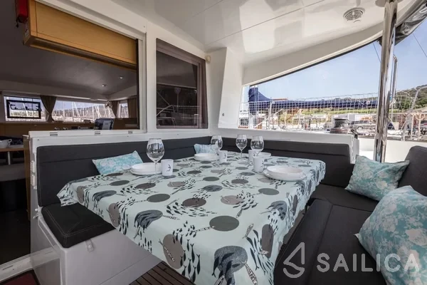 Lagoon 400 S2 - Yacht Charter Sailica